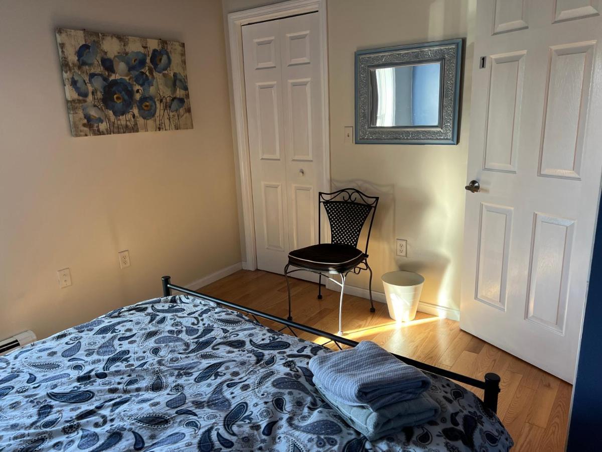 Beautiful Townhouse 2 Br's, 2 Bath's