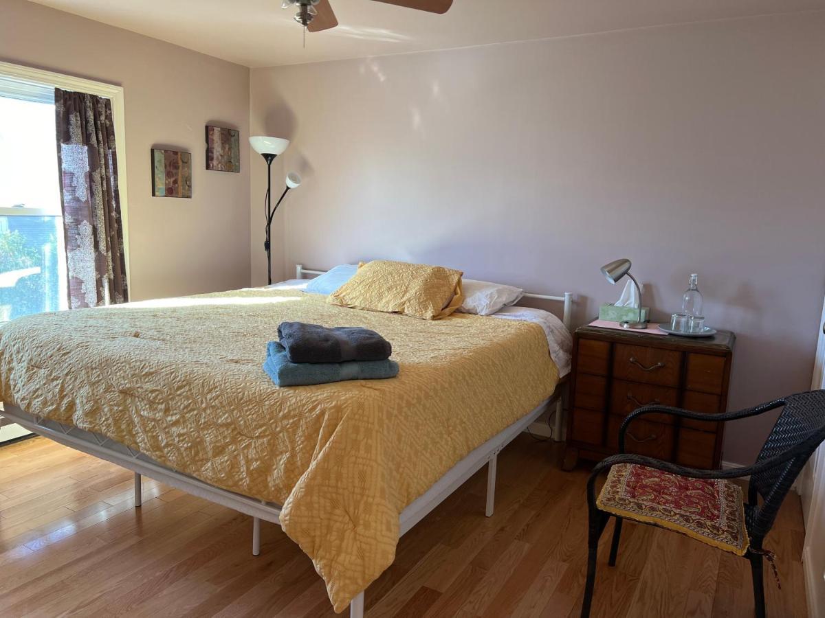Apartment Beautiful Townhouse 2 Br's, 2 Bath's *
