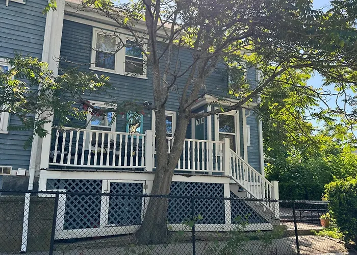Beautiful Townhouse 2 Br\'S, 2 Bath\'S