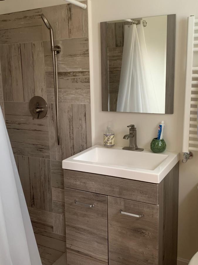 Beautiful Townhouse 2 Br's, 2 Bath's *