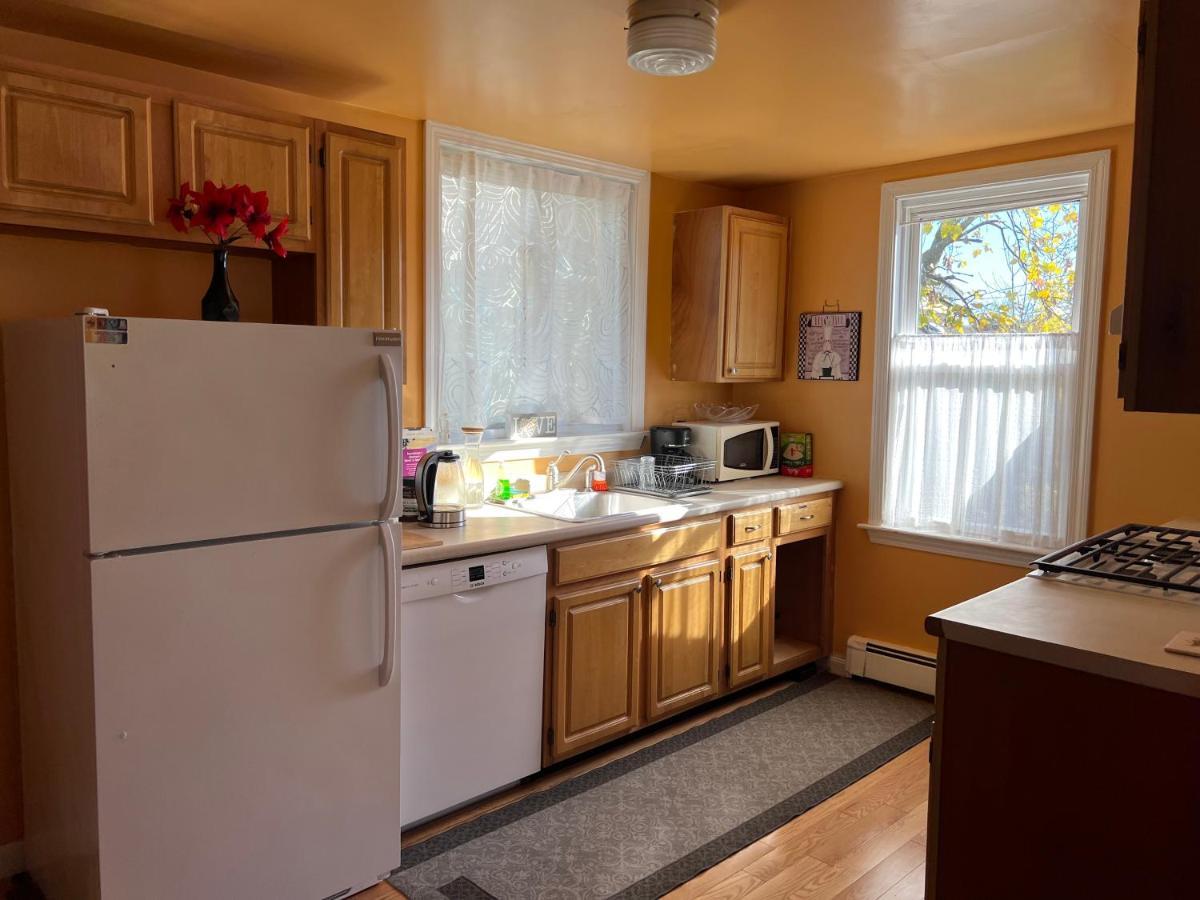 Apartment Beautiful Townhouse 2 Br's, 2 Bath's *