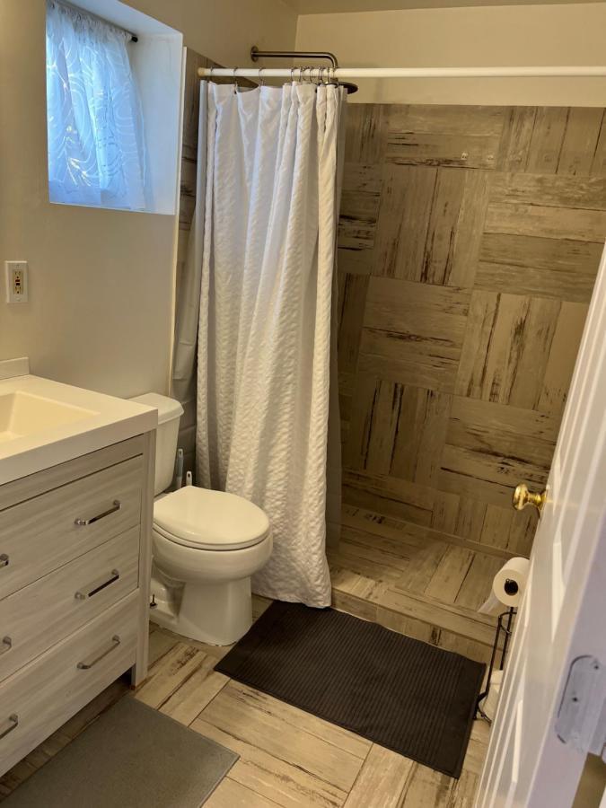 Beautiful Townhouse 2 Br's, 2 Bath's Apartment *