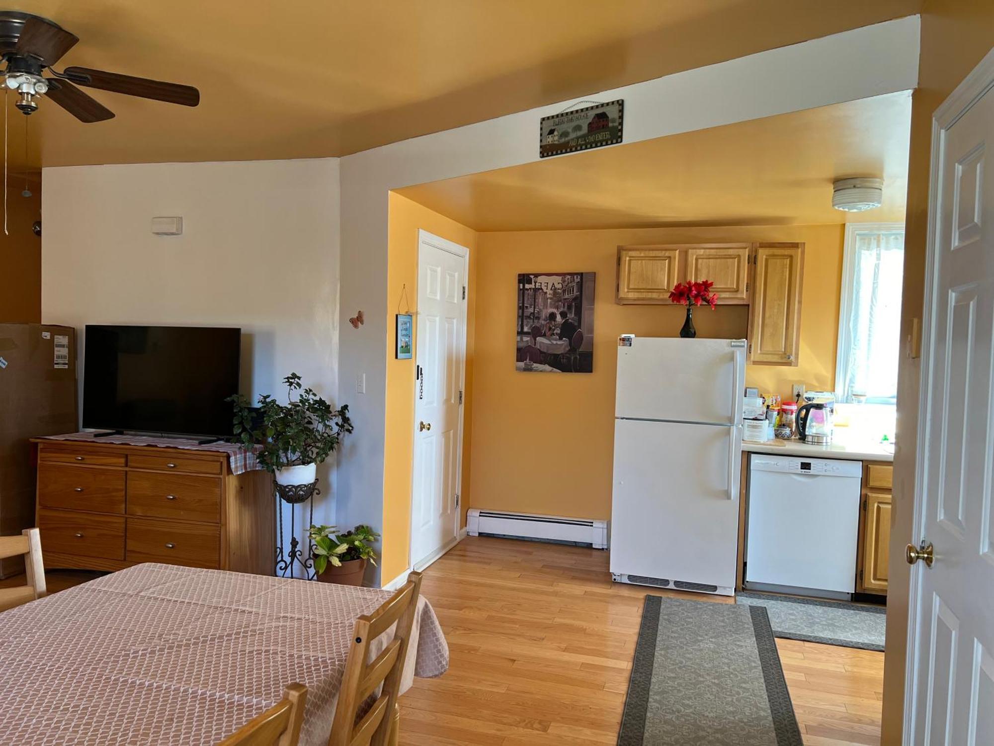 Beautiful Townhouse 2 Br's, 2 Bath's Boston
