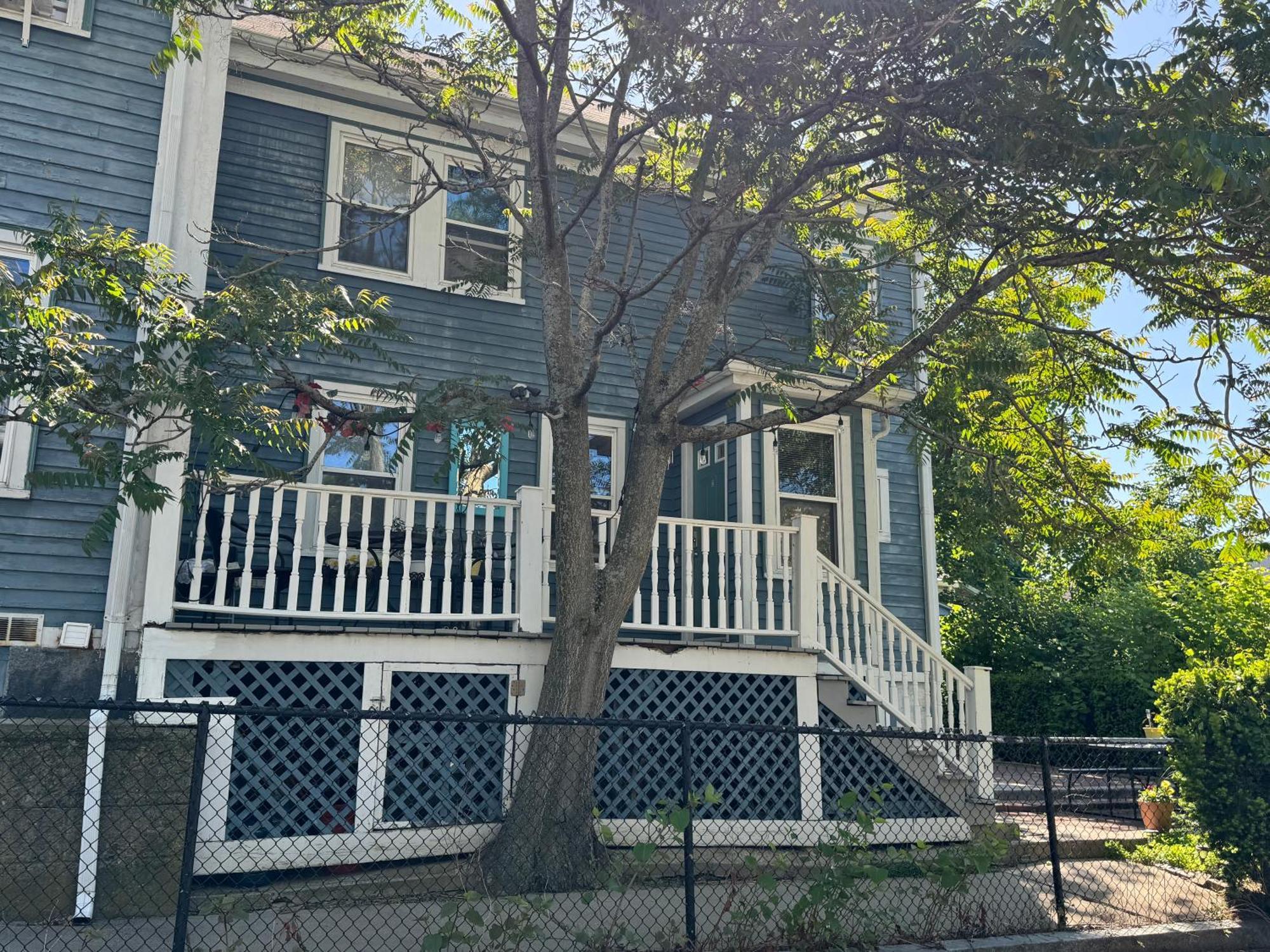 Beautiful Townhouse 2 Br's, 2 Bath's Boston